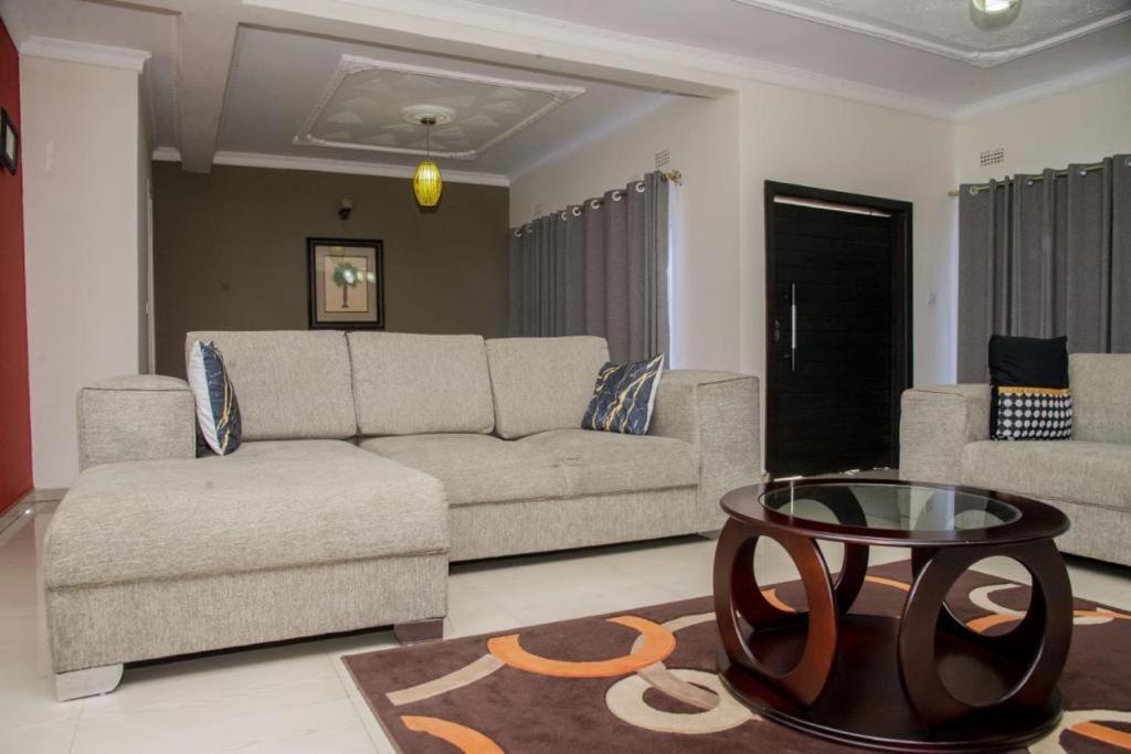 Royal Suites Apartments Lusaka Dış mekan fotoğraf